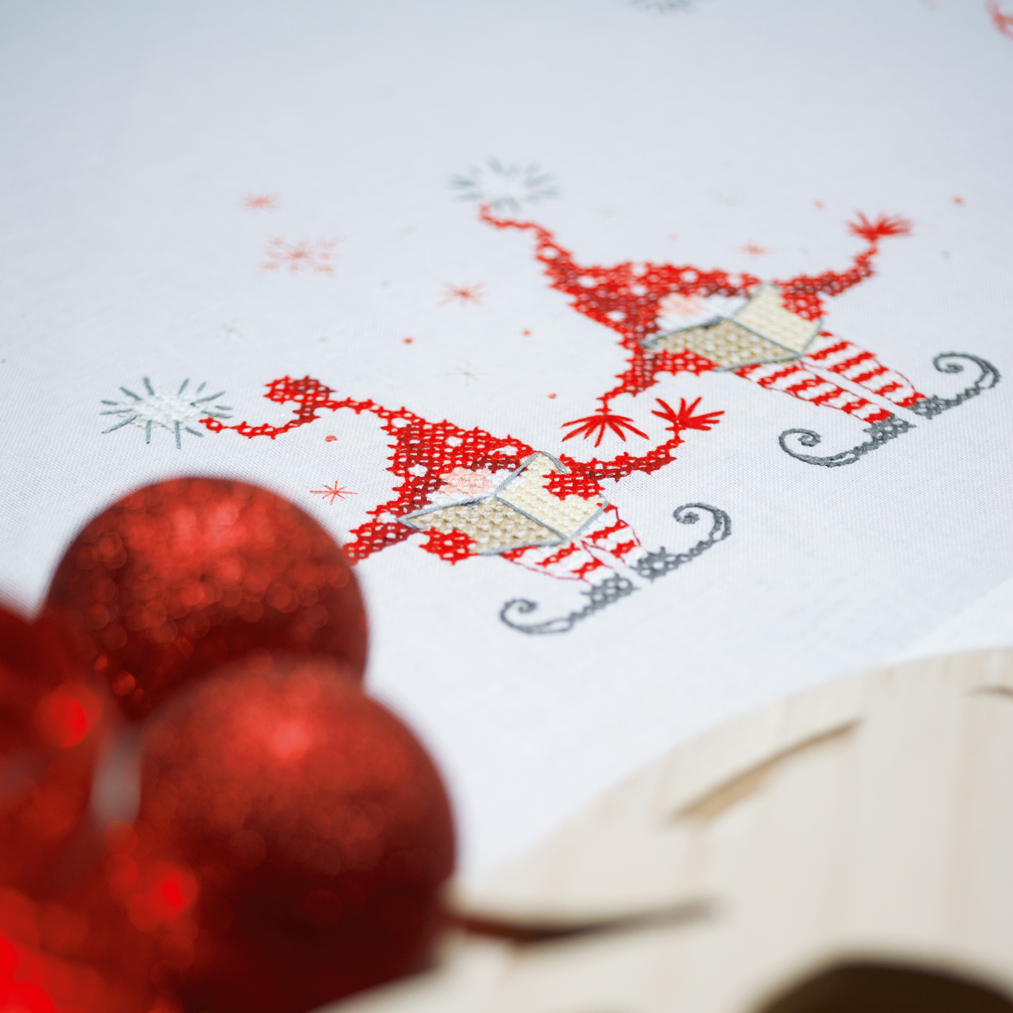 Vervaco Table Runner Stamped Cross Stitch Kit 16