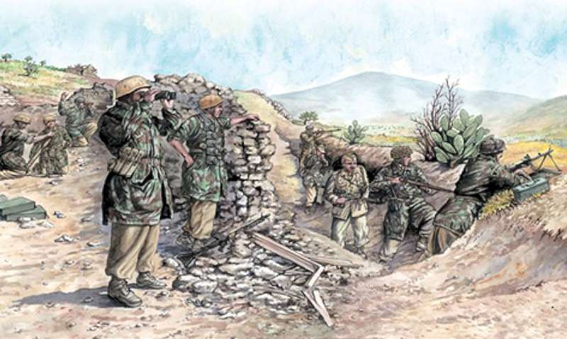 1/72 WWII German Paratroopers Tropical Uniform (48)