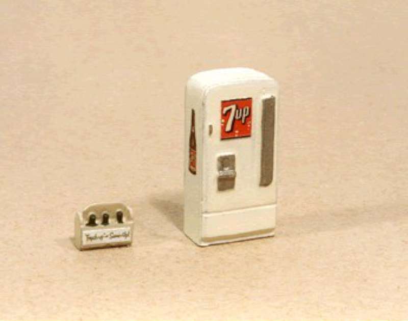 HO Custom Upright Soda Machine & 6-Pack