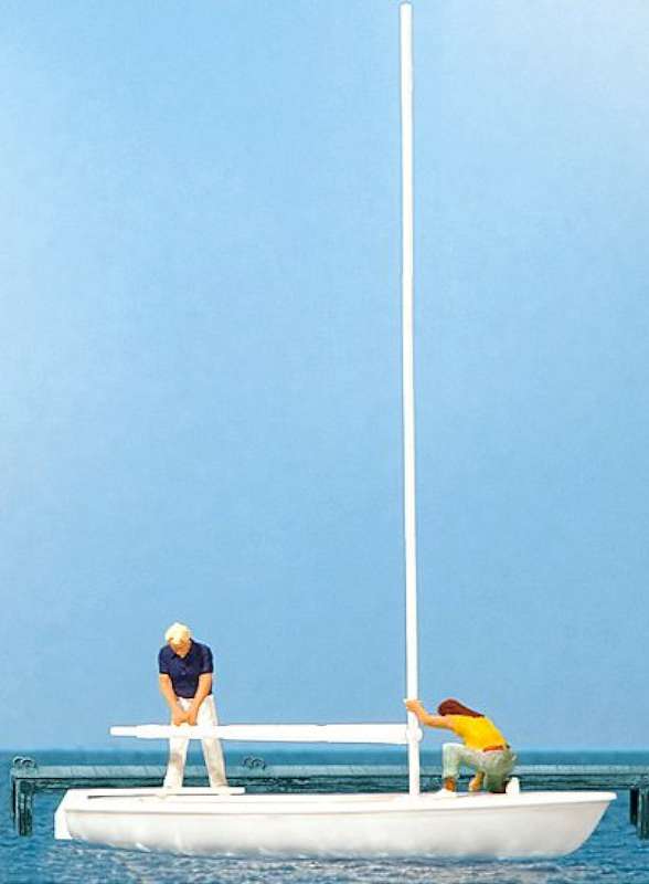 HO Sailboat w/2 Figures Unrigging Sail